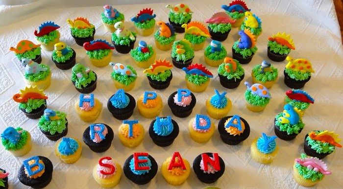dinosaur cupcake cake design